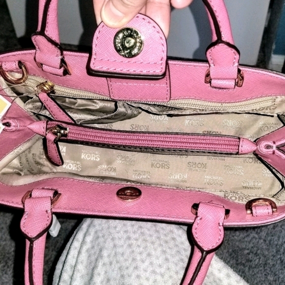 Michael Kors Saf Leathr Hailee Satchel/Wallet - Picture 9 of 14